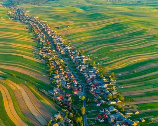 Das Miniaturdorf: wie das Dorf mit einer einzigen Straße und tausenden Einwohnern lebt