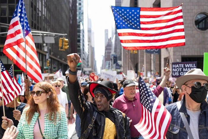 Протесты против политики Трампа в США