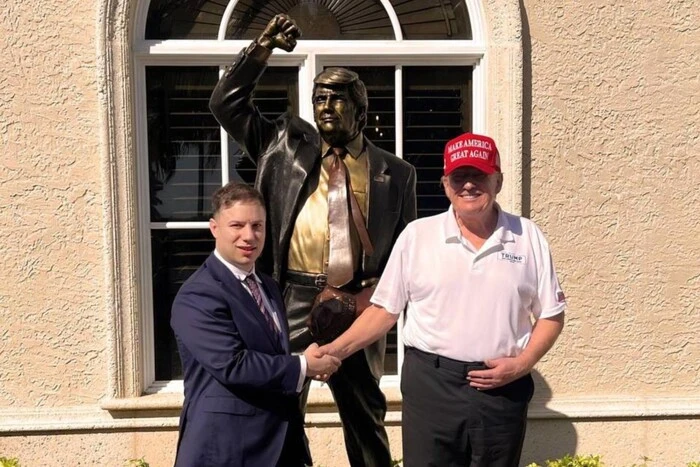 Trump erhielt sein Denkmal als Geschenk