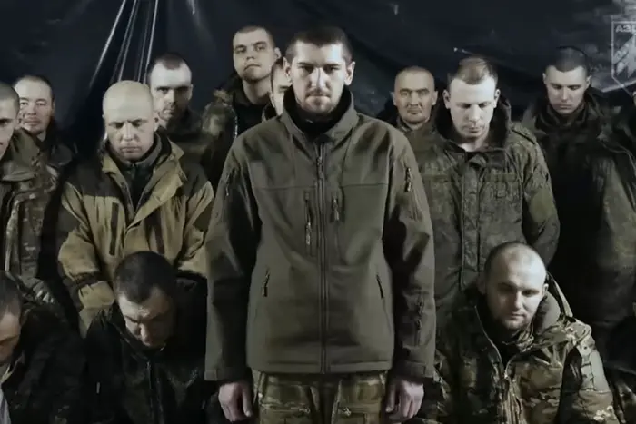 „Asow“ hat 20 Besatzer im Toretsk-Richtungs gegefangen (Video)