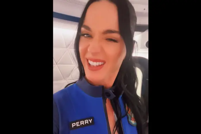 Katy Perry fliegt ins All