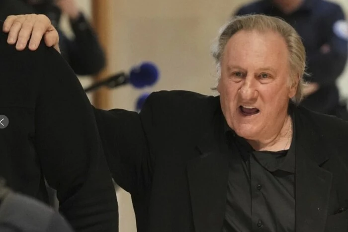 «Vielleicht bin ich grob, aber ich bin kein Monster»: In Frankreich findet der Prozess gegen Depardieu statt