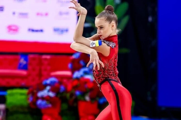 Die 16-jährige Onofriychuk gewann die Goldmedaille im Mehrkampf beim Weltcup für rhythmische Gymnastik