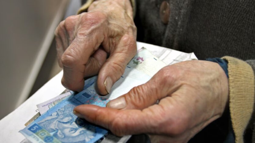 Червневі виплати: ПФУ звернувся до українців щодо нарахування пенсій, субсидій та лікарняних