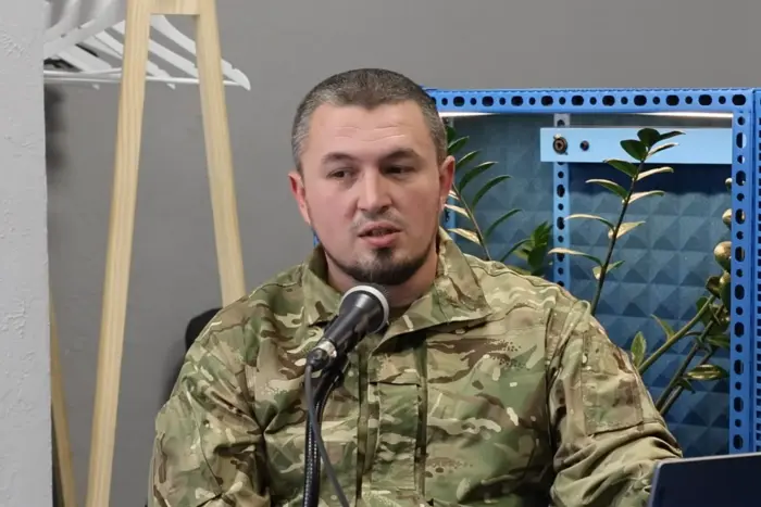 Der Kommandeur der 'Azov'-Brigade erklärt, wie man den russischen Angriff stoppen kann