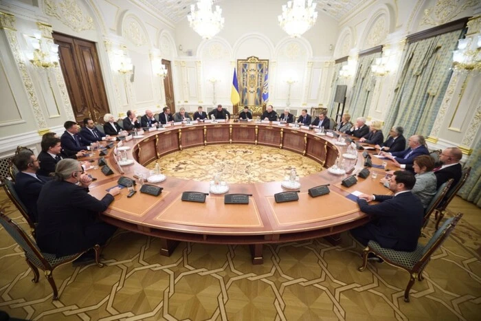Selenskyj zog Bilanz des Treffens mit Vertretern des Europäischen Parlaments und Partnerländer