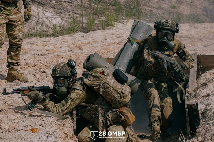 Офицеры военной академии на уроке