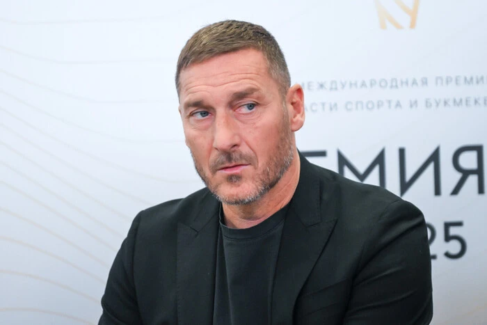 In Italien wurde Totti wegen seines Aufenthalts in Russland kritisiert