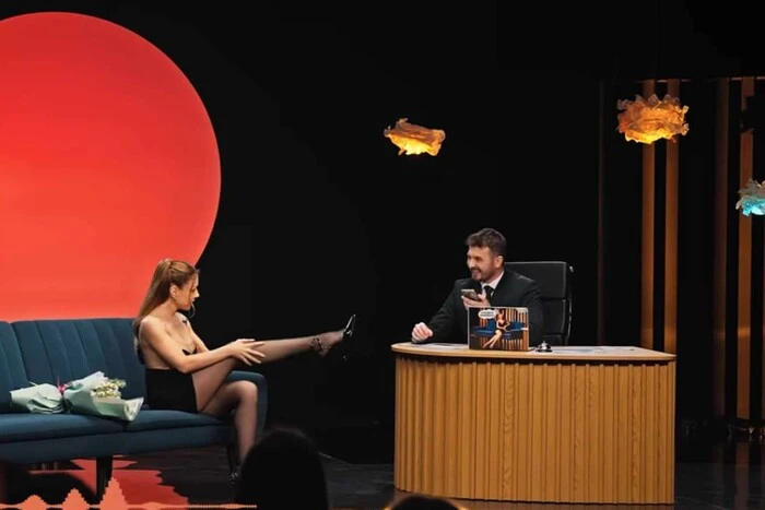 Das Bild der Schlampe. Tina Karol beschrieb ihr letztes skandalöses Kostüm