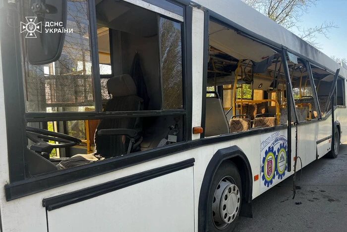 In Dnipropetrowsk haben die Besatzer mit einer Drohne einen Bus angegriffen: Dutzende Tote und Verletzte
