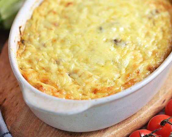 Günstig und sättigend: Wie man Kohl- und Käseauflauf zum Abendessen zubereitet