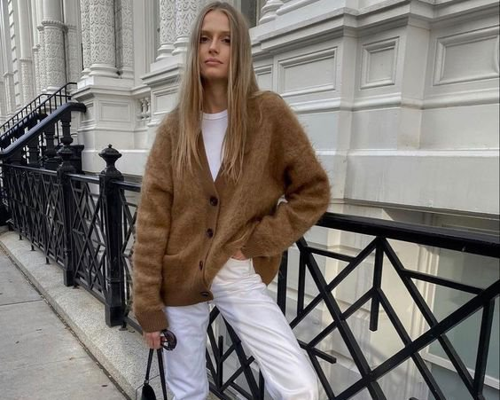 Modische Pullover dieser Saison: Drei Schnitte, die es sich lohnt zu kaufen
