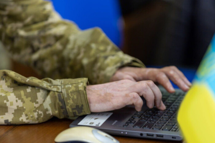 Zatrudnienie weteranów na służbę publiczną: w Ukrainie ruszył projekt e-Karta ofert pracy