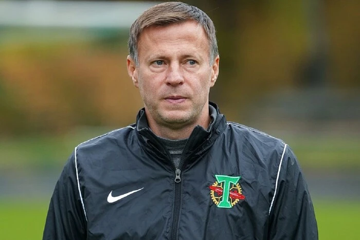 Die Besatzung geehrt. Der ehemalige Fußballer der russischen Nationalmannschaft Karyaka ist in die Datenbank