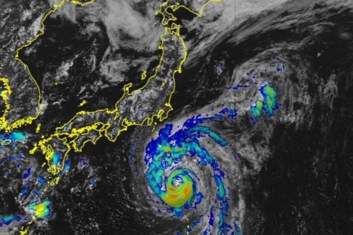 Japonia przygotowuje się do potężnego tajfunu: odwołano około 500 lotów