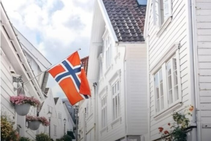 Norwegia zmieniła zasiłki socjalne dla ukraińskich uchodźców: ile można otrzymać pieniędzy
