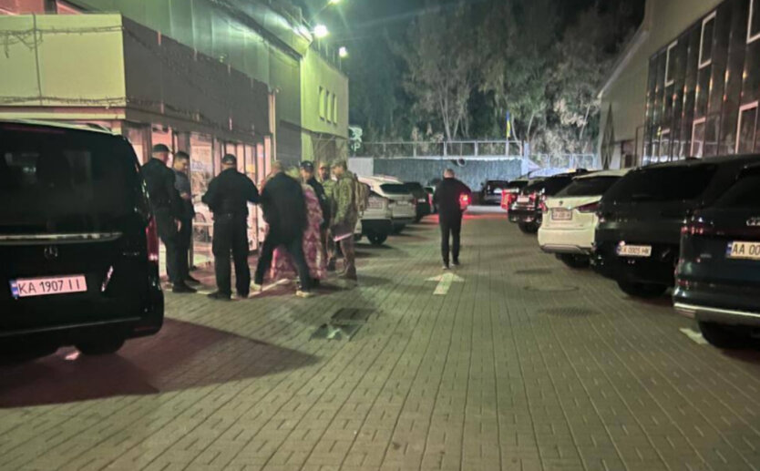 Mass raids on clubs, restaurants, concert