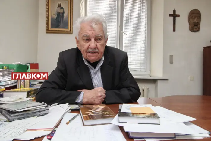 «Gott hat diesem Menschen alles gegeben, außer Verstand…». Der Dichter Kryshchenko nannte den Sänger, der «ein Stolz war und nun eine Schande» ist