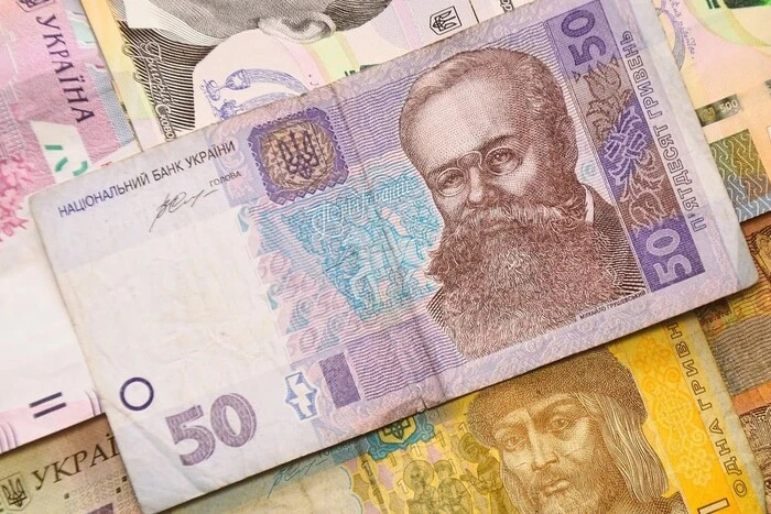 На зображенні гривня змінює свою вигляд