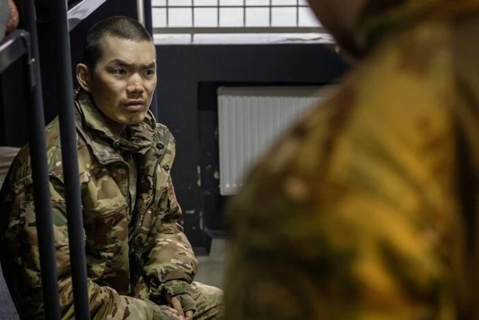 Chinesische Kriegsgefangene im Verhör des SBU erzählen, wie sie in den Krieg geraten sind