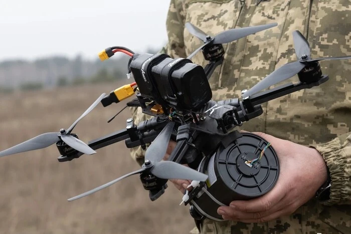 Wie man mit Drohnen auf Glasfaser umgeht? Ein bekannter Militär schlägt vor, einen Test für die Nationale Akademie der Wissenschaften durchzuführen