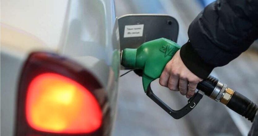 Fahrern wurden die neuen Kraftstoffpreise an den wichtigsten Tankstellennetzwerken gezeigt: wie viel Benzin, Diesel und Autogas kosten