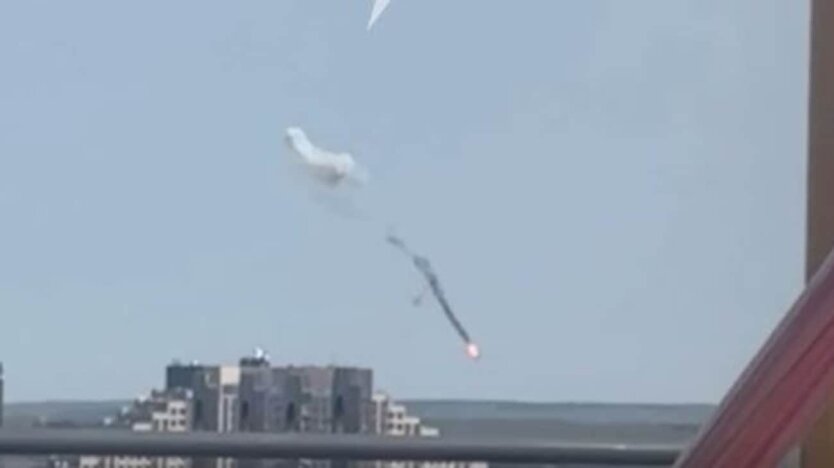 Ein Schwarm von Drohnen hat eine Fabrik für die Herstellung von 'Shaheds' in Russland angegriffen