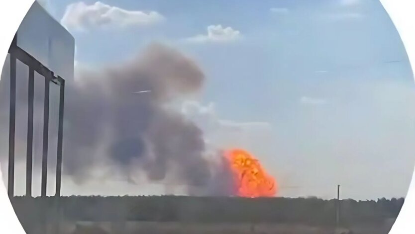 Dringend weglaufen: In Russland detoniert ein riesiges Militärdepot mit Raketen